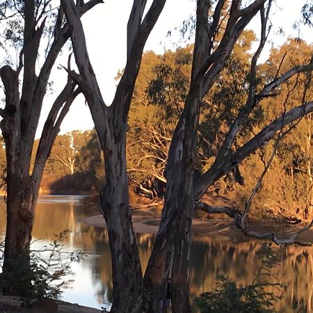 Deniliquin Riverside Caravan Park Zewnętrze zdjęcie