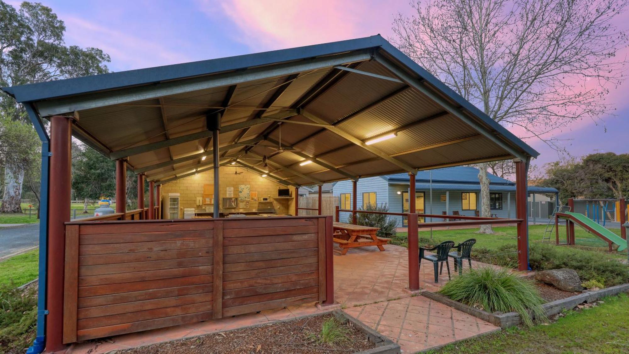 Deniliquin Riverside Caravan Park Zewnętrze zdjęcie