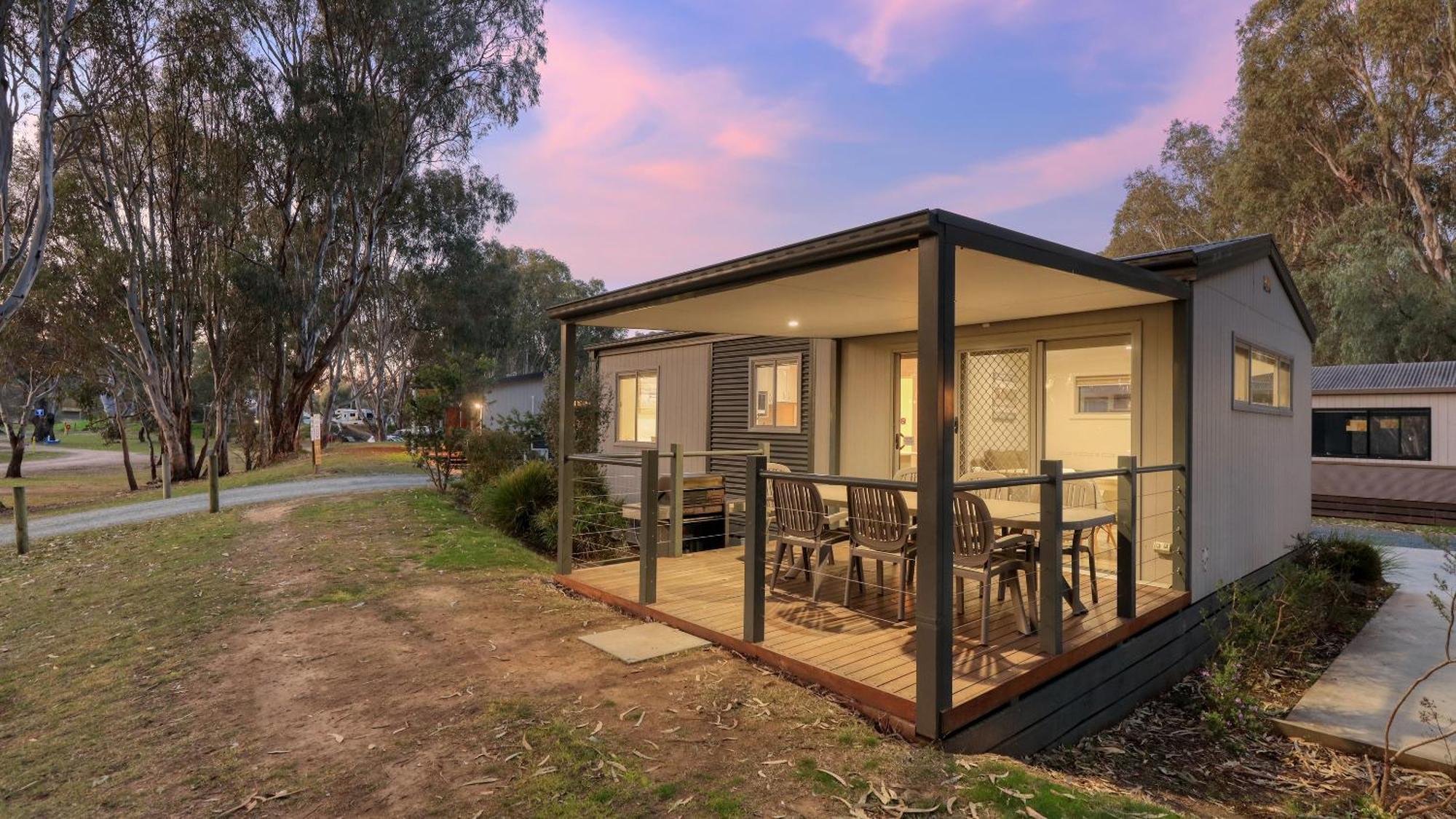 Deniliquin Riverside Caravan Park Zewnętrze zdjęcie