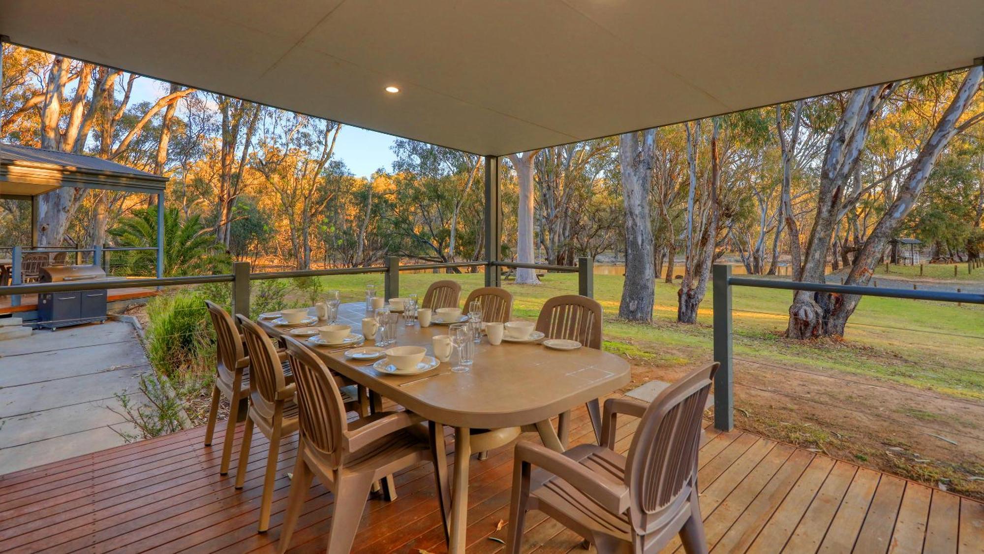 Deniliquin Riverside Caravan Park Zewnętrze zdjęcie