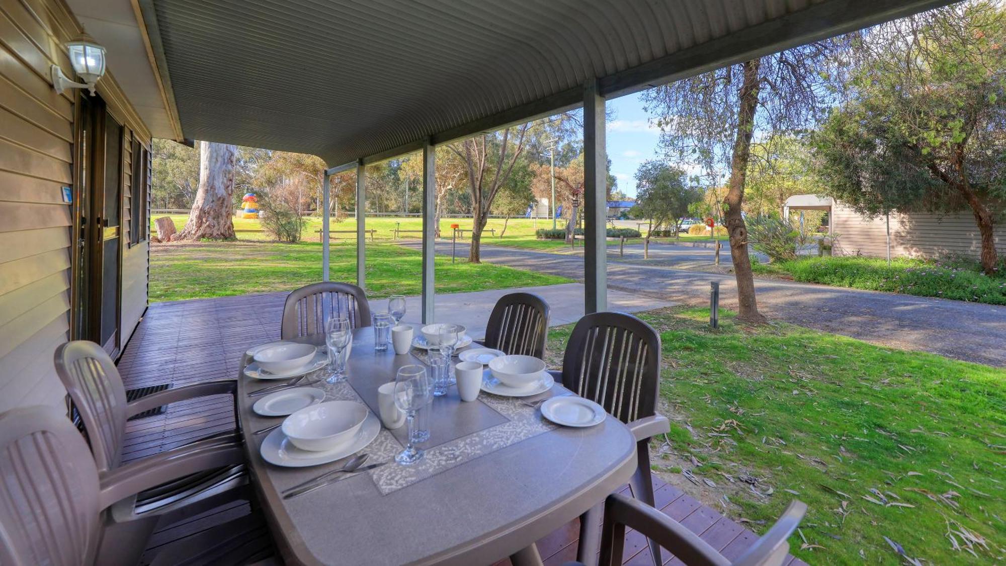 Deniliquin Riverside Caravan Park Zewnętrze zdjęcie