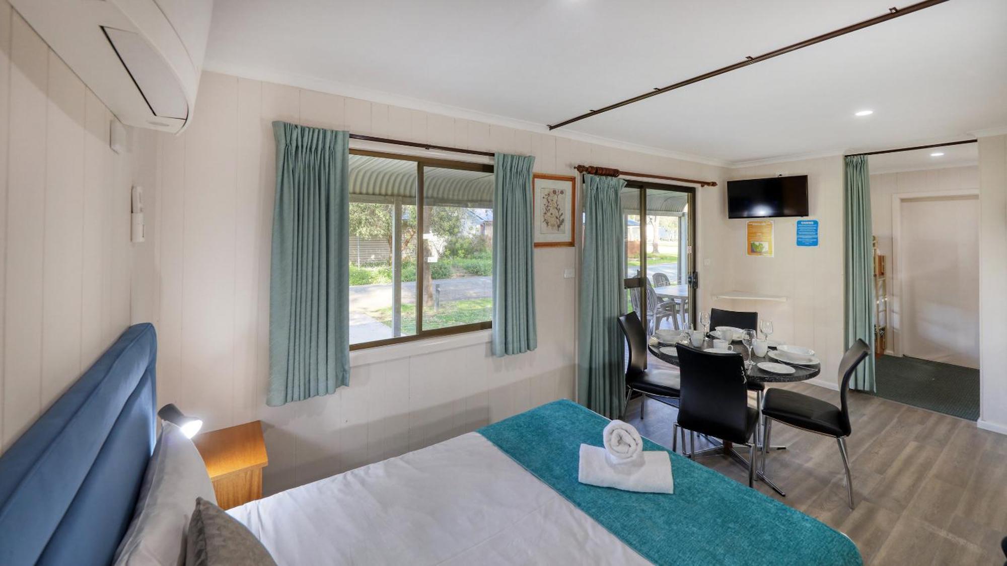 Deniliquin Riverside Caravan Park Zewnętrze zdjęcie