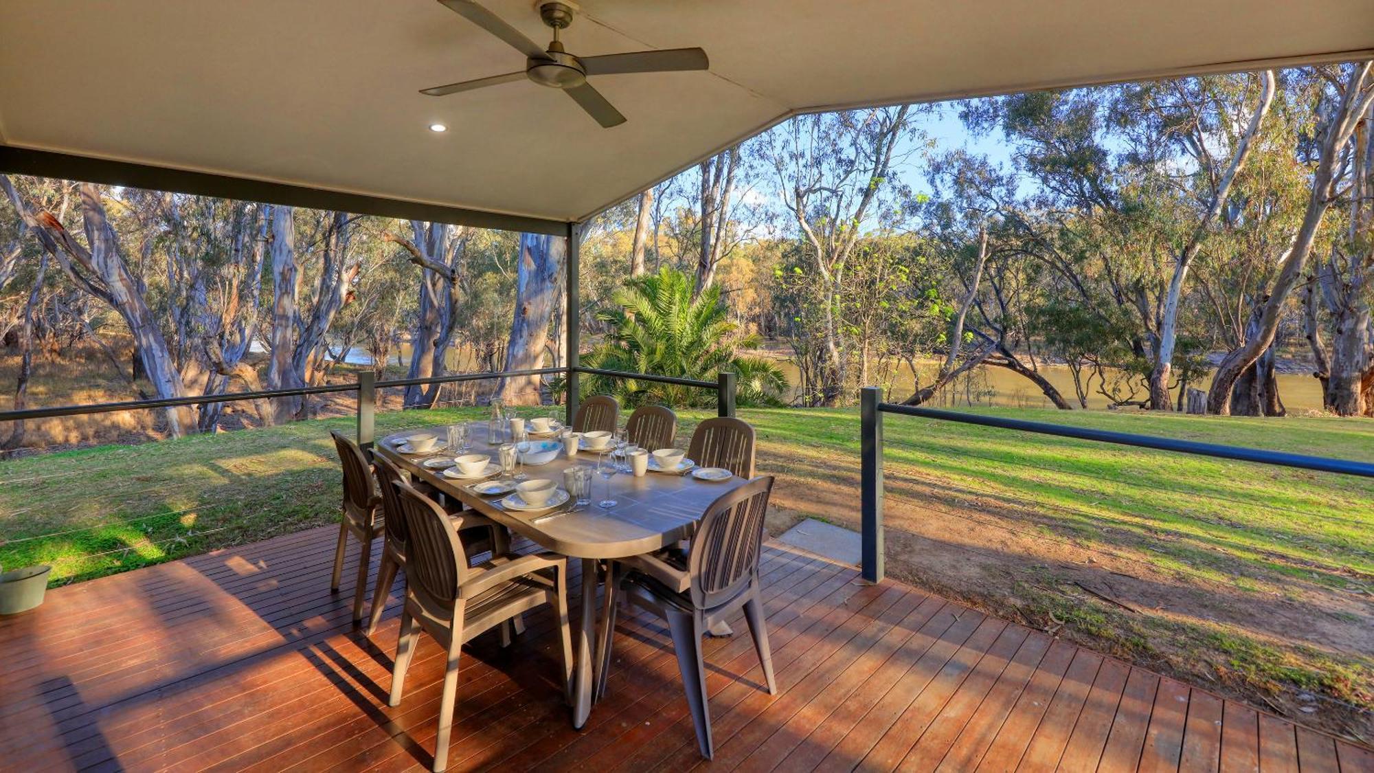 Deniliquin Riverside Caravan Park Zewnętrze zdjęcie