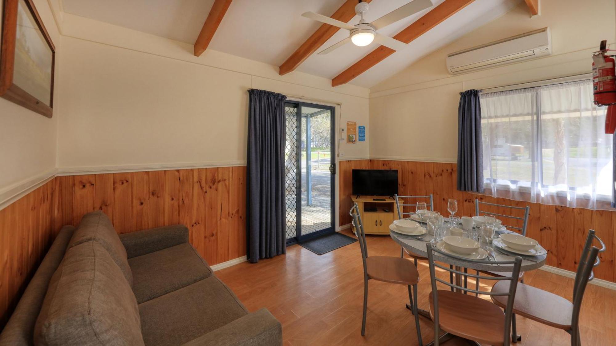 Deniliquin Riverside Caravan Park Zewnętrze zdjęcie