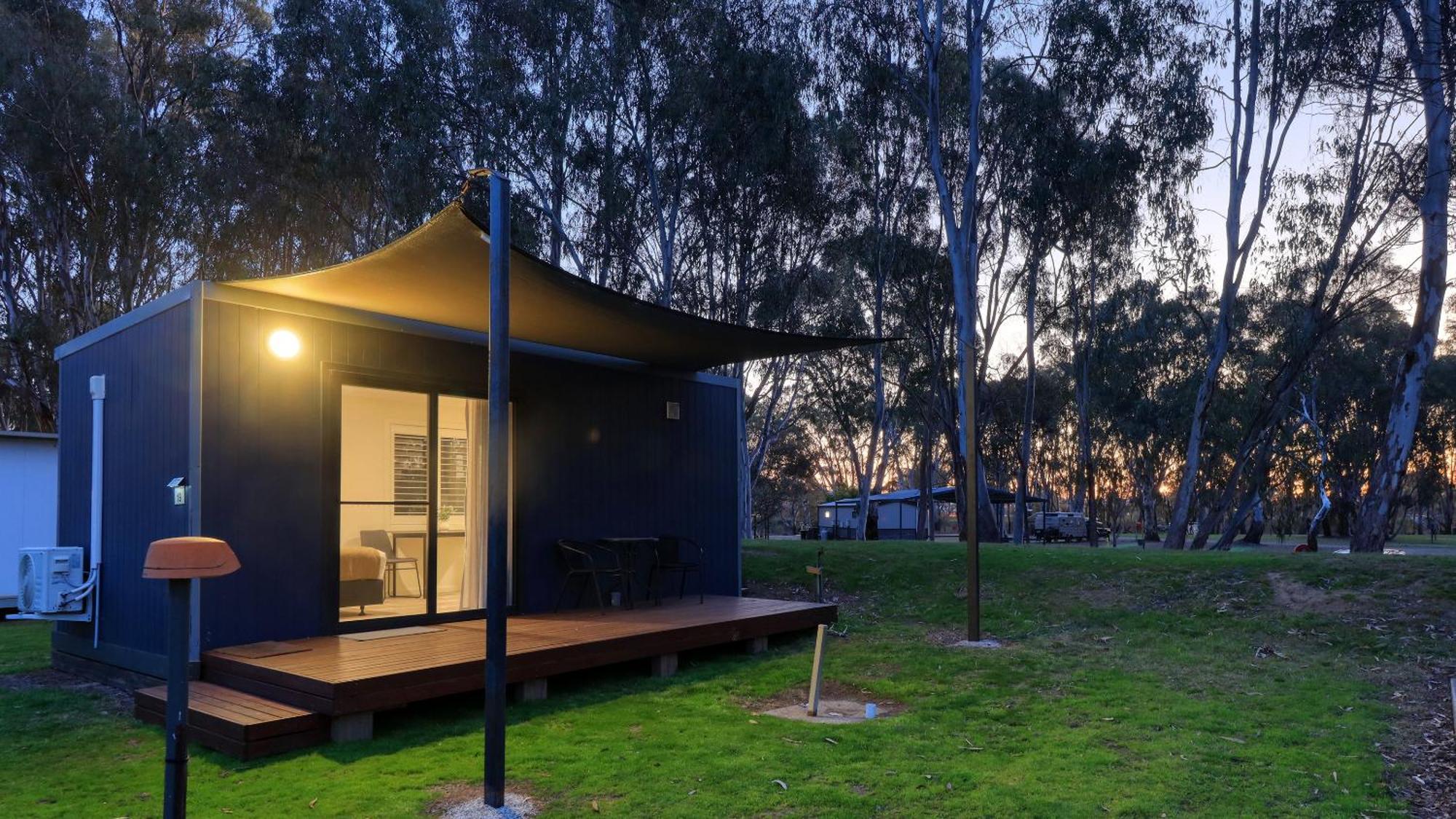 Deniliquin Riverside Caravan Park Zewnętrze zdjęcie