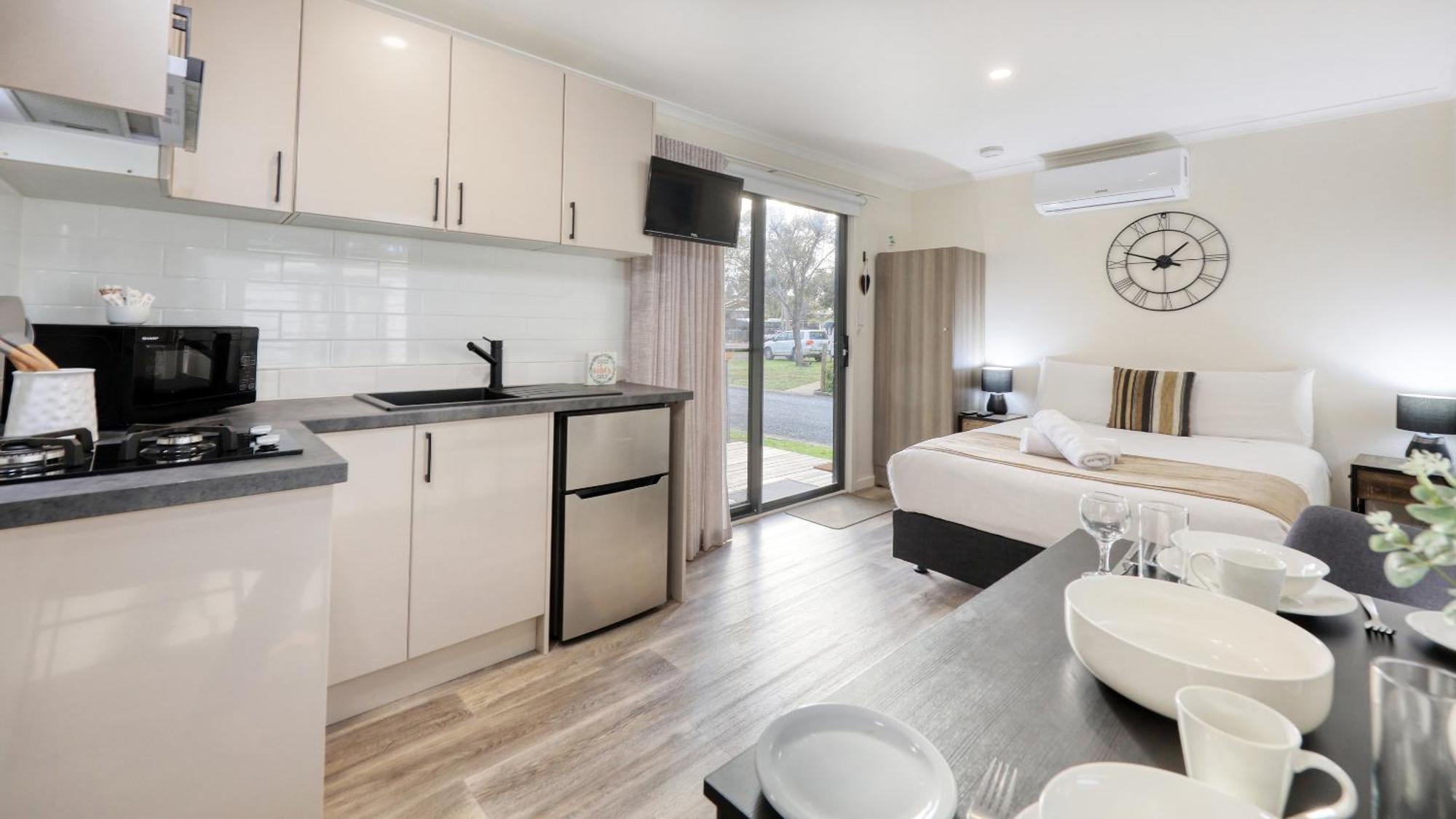 Deniliquin Riverside Caravan Park Zewnętrze zdjęcie