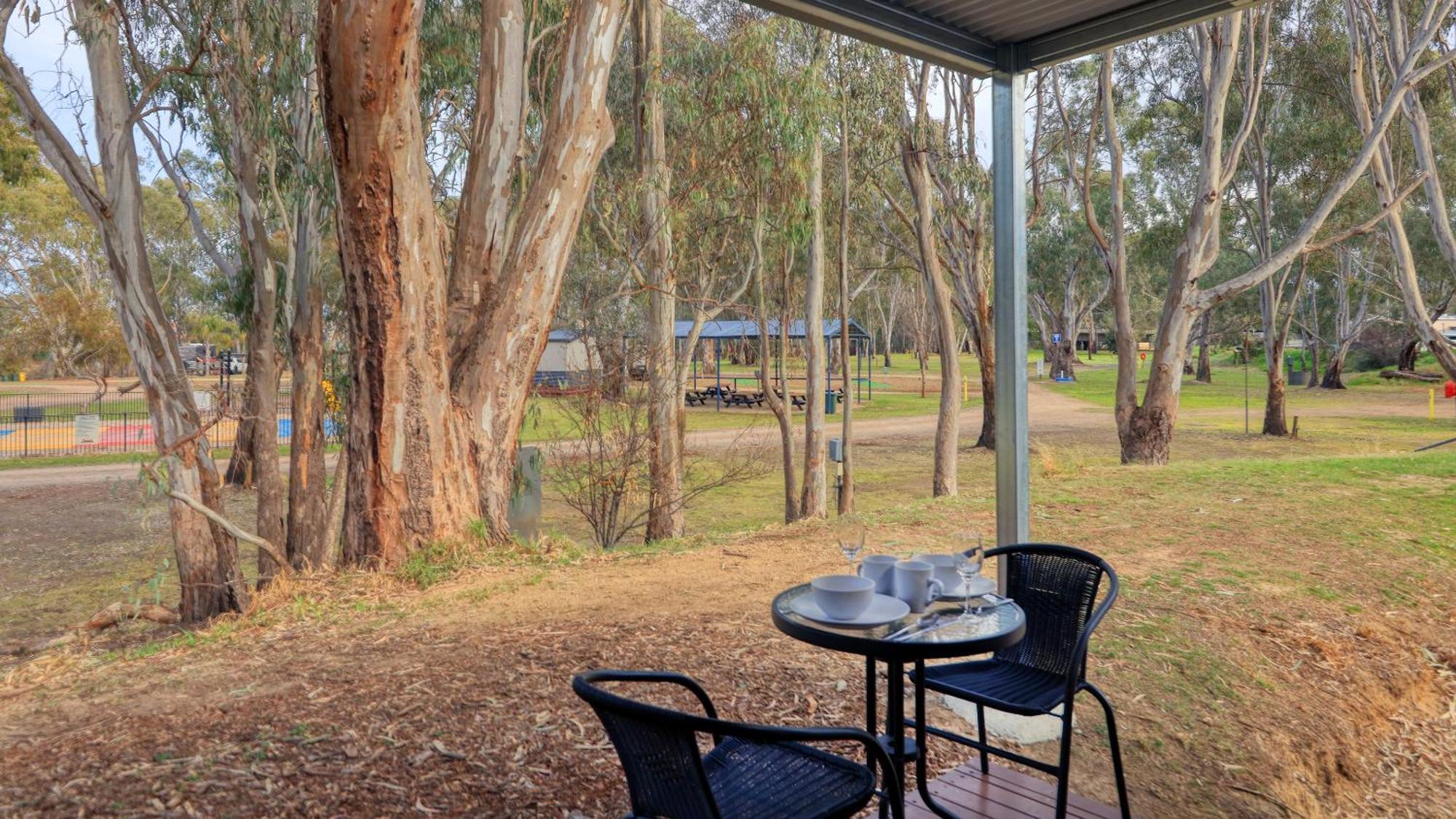 Deniliquin Riverside Caravan Park Zewnętrze zdjęcie