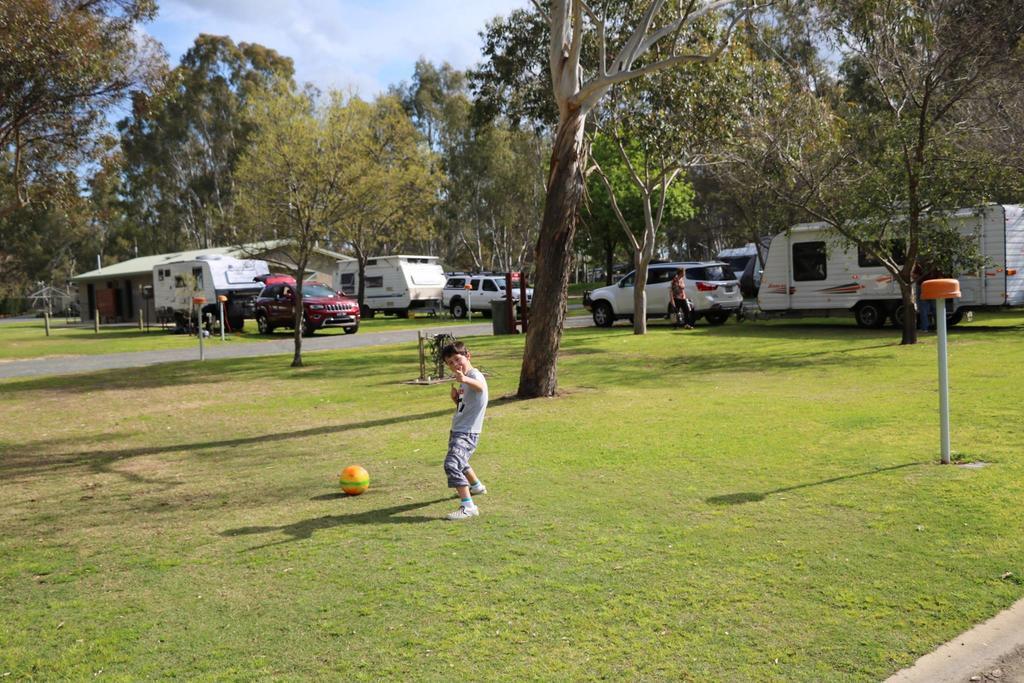 Deniliquin Riverside Caravan Park Zewnętrze zdjęcie